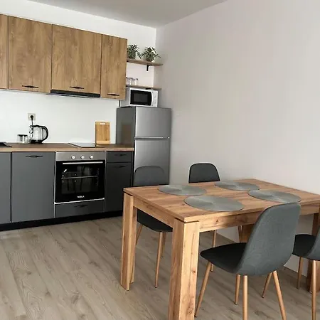 New And Stylish Tuthon * Pomorie