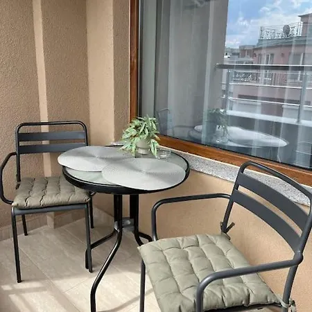 New And Stylish Tuthon Apartament